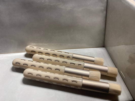 Eyelash cleanser brush